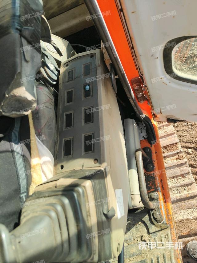 座椅左侧控制台/音响/含左手柄（驾驶室部分）