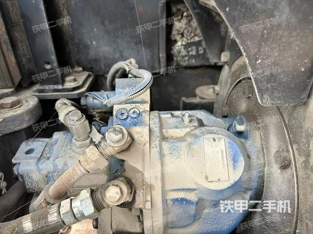 液壓泵艙室正面整體（整機(jī)外觀）