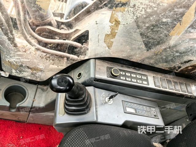 座椅右侧控制台/钥匙门/油门/含右手柄（驾驶室部分）