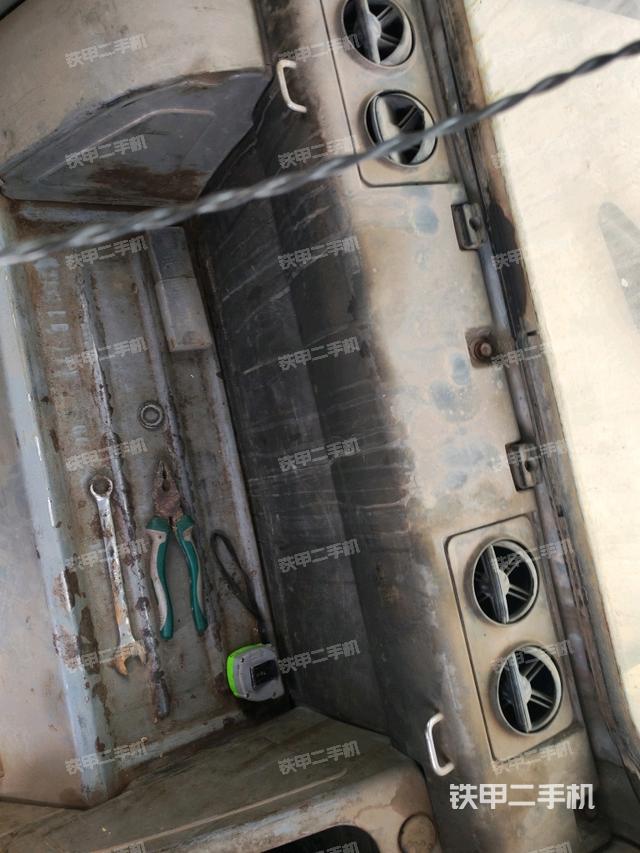 右側玻璃角標（駕駛室部分）