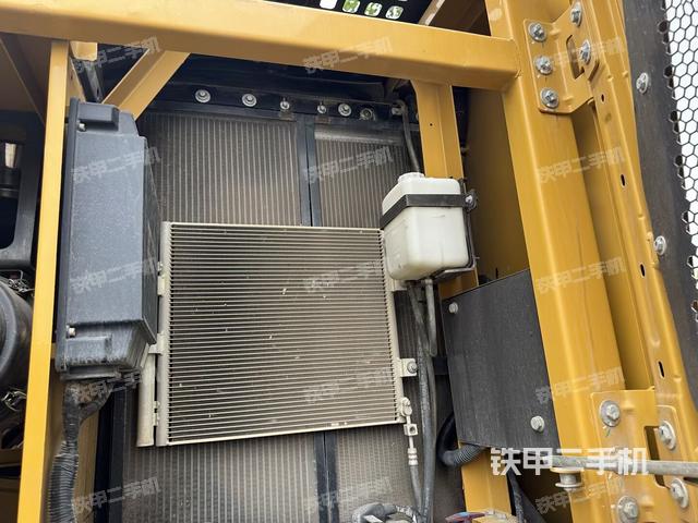 散熱器正面（大件艙室）