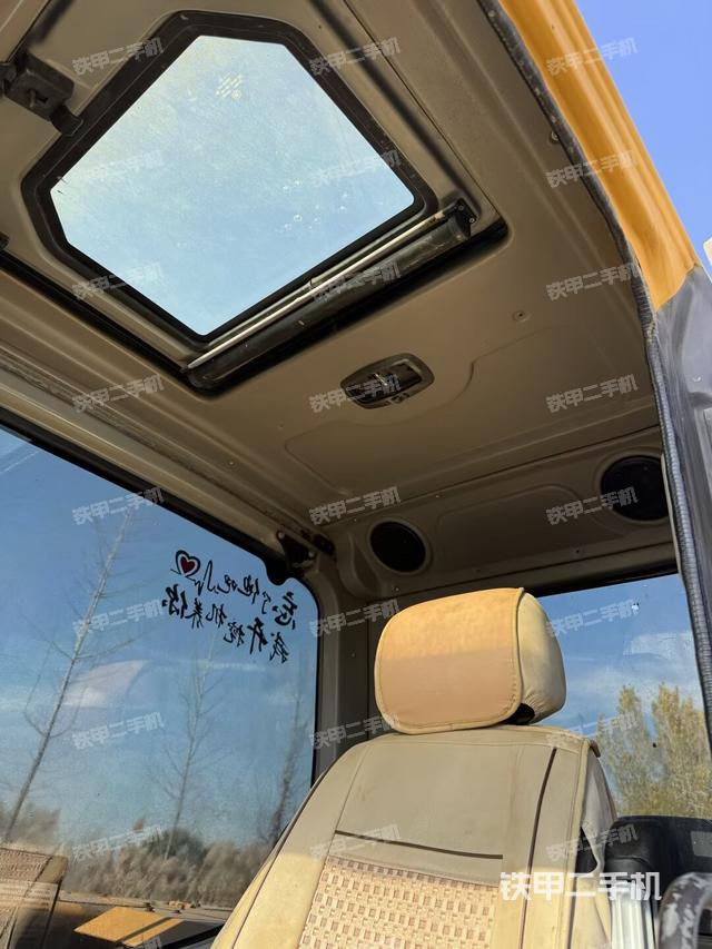 驾驶室顶部（整机外观）