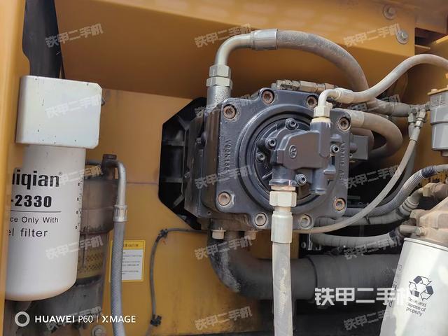 液压泵舱室正面整体（整机外观）