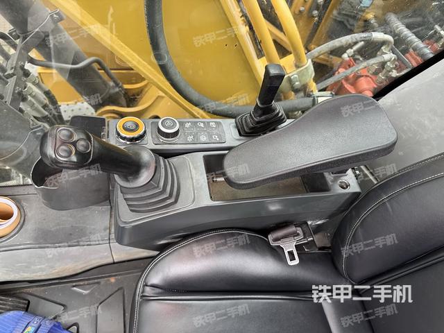 座椅右側(cè)控制臺/鑰匙門/油門/含右手柄（駕駛室部分）