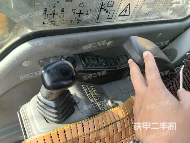 左后方玻璃角标（驾驶室部分）