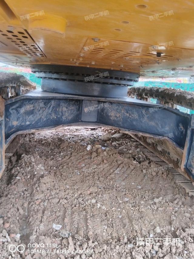 轉(zhuǎn)盤和下車架正前（工作和回轉(zhuǎn)裝置）