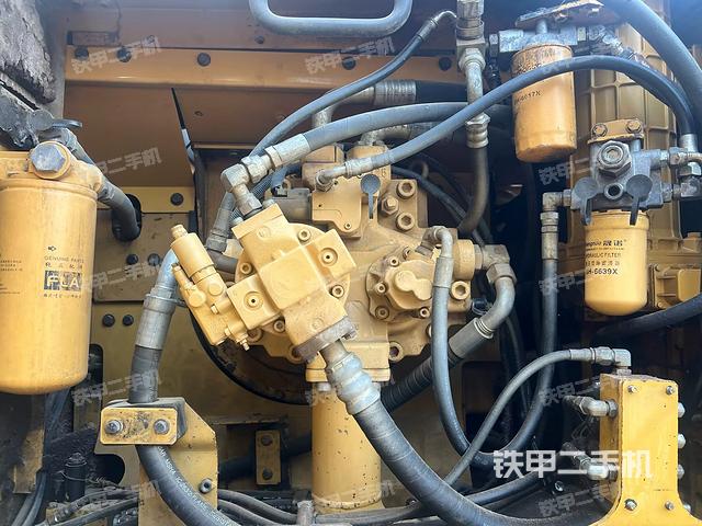 液壓泵艙室正面整體（整機(jī)外觀）