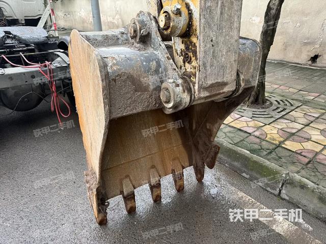 鏟斗右后整體（工作和回轉(zhuǎn)裝置）