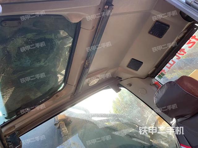 驾驶室顶部（整机外观）