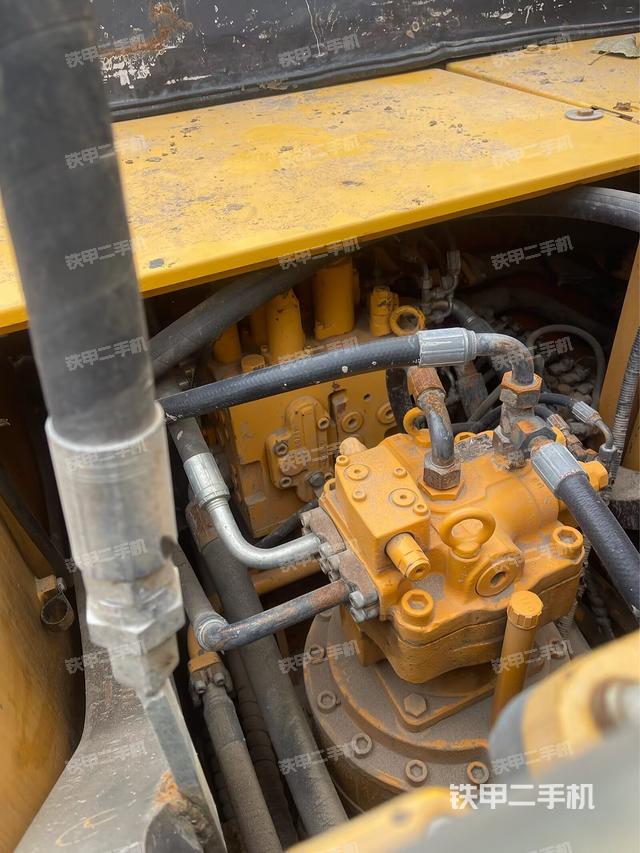 回转马达和主控阀（整机外观）