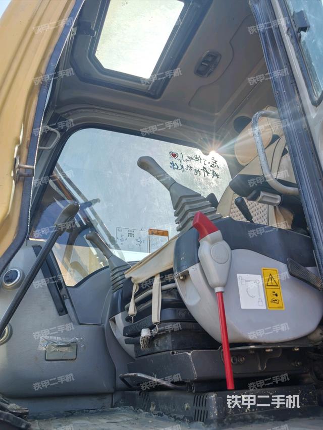 驾驶室整体（整机外观）