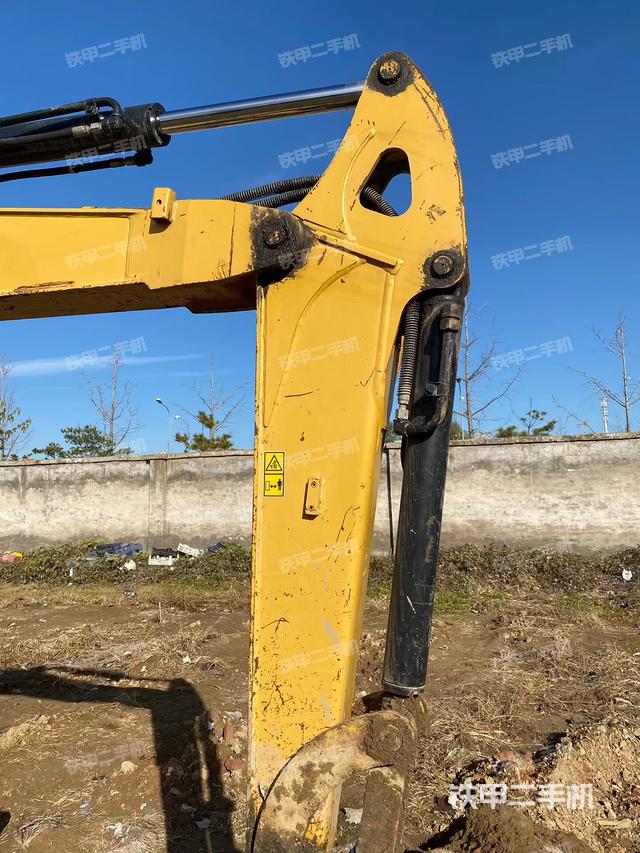 駕駛室頂部（整機外觀）