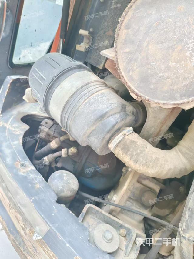 液壓泵艙室正面整體（整機(jī)外觀(guān)）