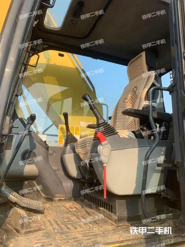 駕駛室整體（整機(jī)外觀）