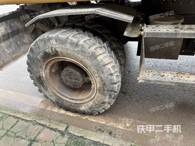 左驅(qū)動輪（行走機構(gòu)）