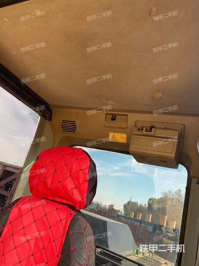 驾驶室顶部（整机外观）