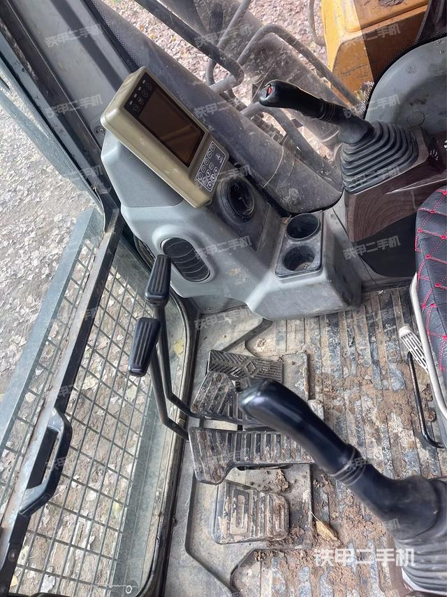 驾驶室整体（整机外观）