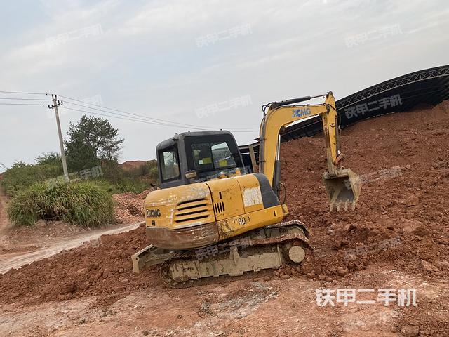 驾驶室顶部（整机外观）