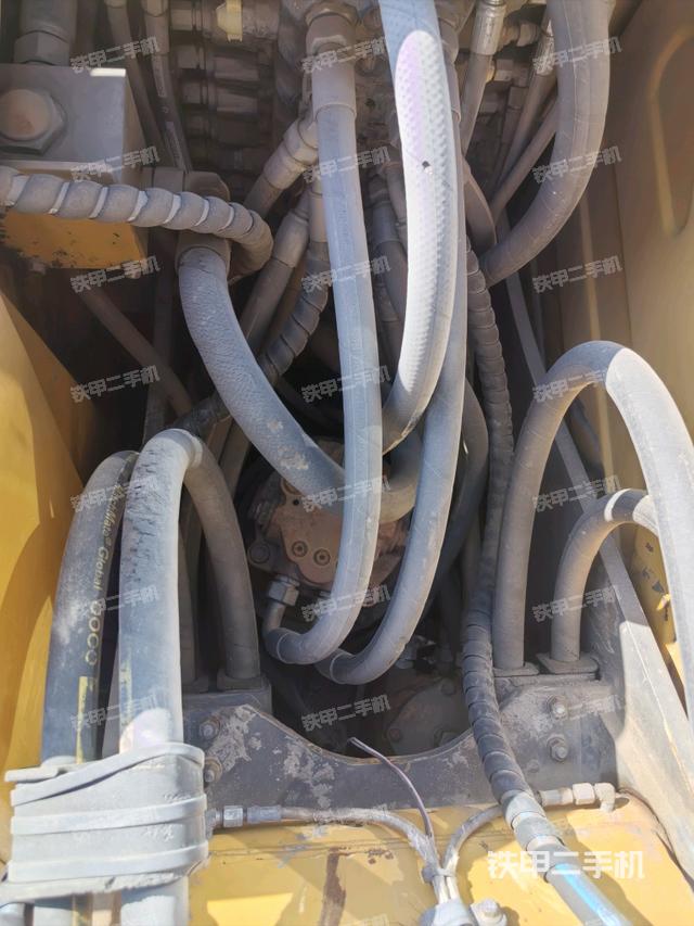 回转马达和主控阀（整机外观）