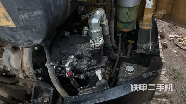 液壓泵艙室正面整體（整機(jī)外觀）