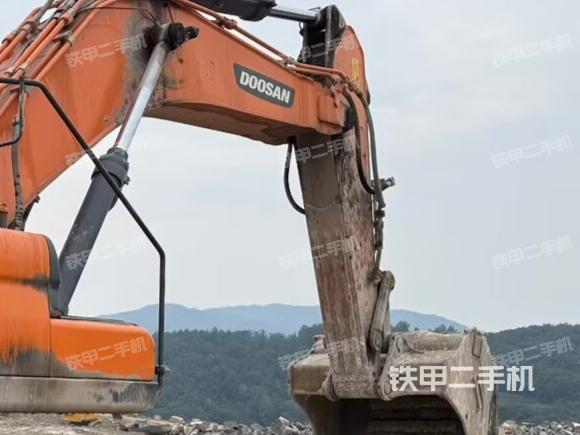 小臂整体左后（工作和回转装置）