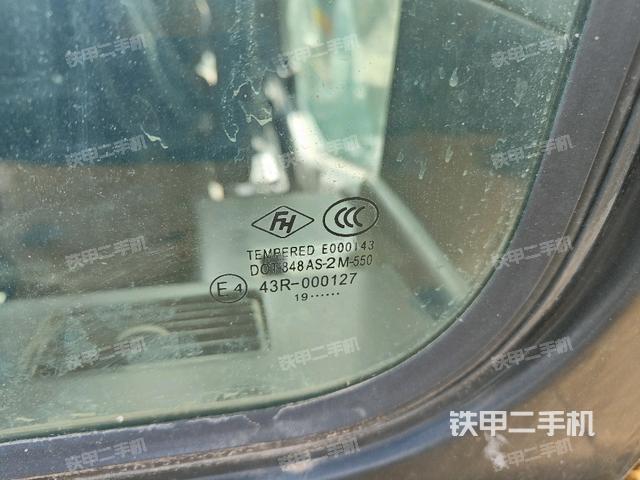 后窗玻璃角標（駕駛室部分）