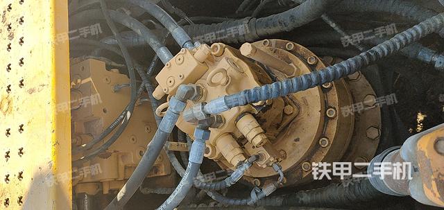 回轉(zhuǎn)馬達(dá)和主控閥（整機(jī)外觀）