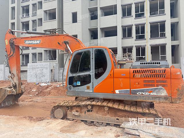 斗山DX215-9C挖掘机