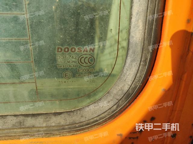 后窗玻璃角标（驾驶室部分）