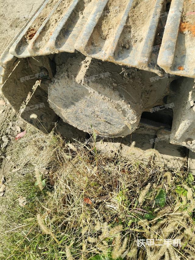 左驅(qū)動輪（行走機構(gòu)）