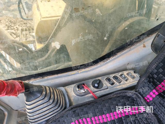 座椅右側控制臺/鑰匙門/油門/含右手柄（駕駛室部分）