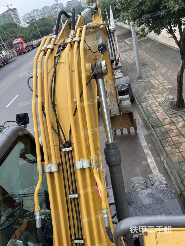 大臂背部俯視（工作和回轉(zhuǎn)裝置）