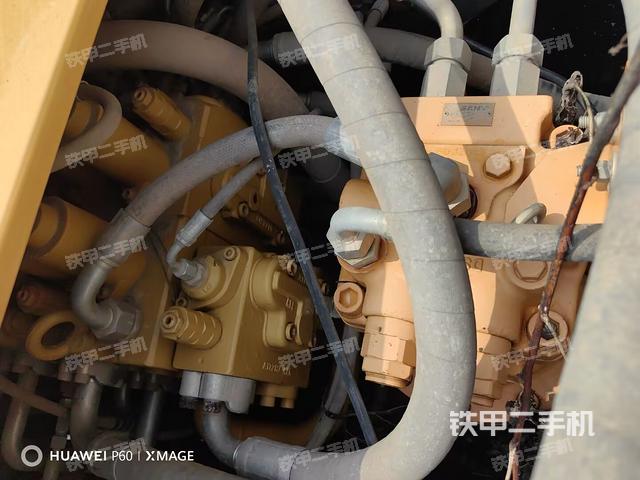 回转马达和主控阀（整机外观）