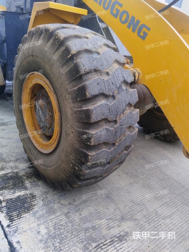 左前轮（行走机构）