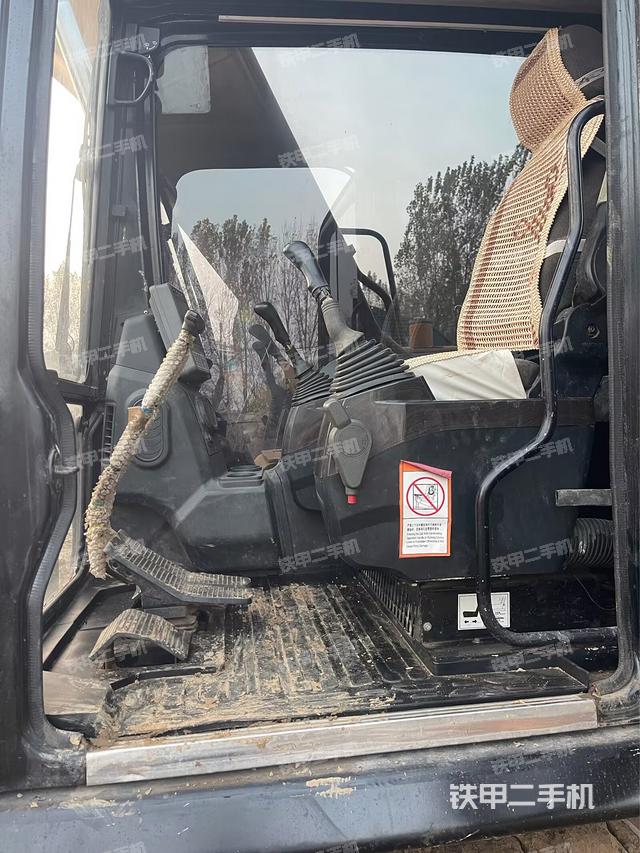 驾驶室整体（整机外观）