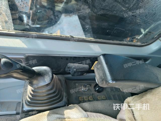 座椅右侧控制台/钥匙门/油门/含右手柄（驾驶室部分）