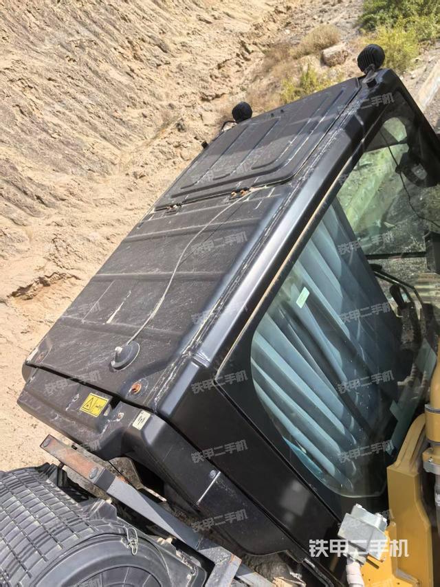 驾驶室顶部（整机外观）