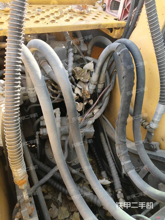 回转马达和主控阀（整机外观）