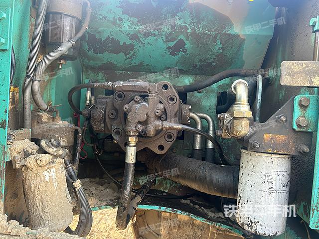 液压泵舱室正面整体（整机外观）