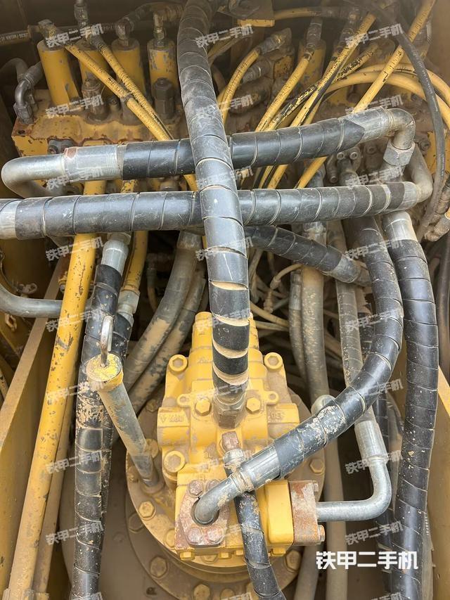 回轉(zhuǎn)馬達(dá)和主控閥（整機(jī)外觀）