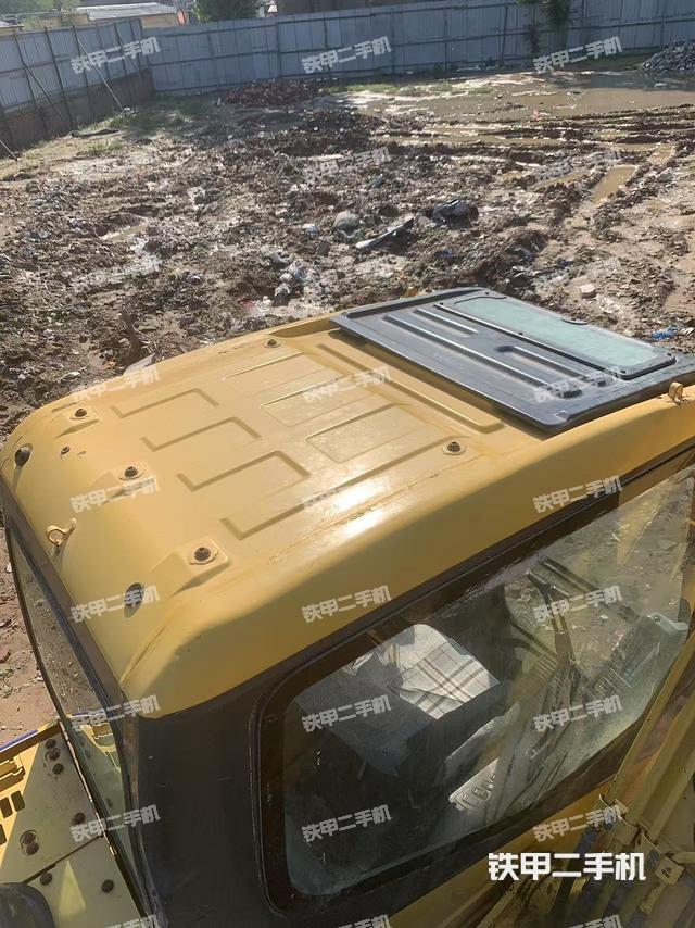 驾驶室顶部（整机外观）