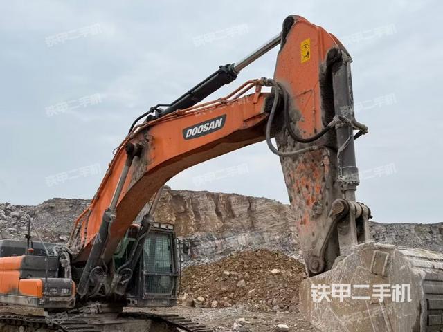 大臂整体 右侧（工作和回转装置）