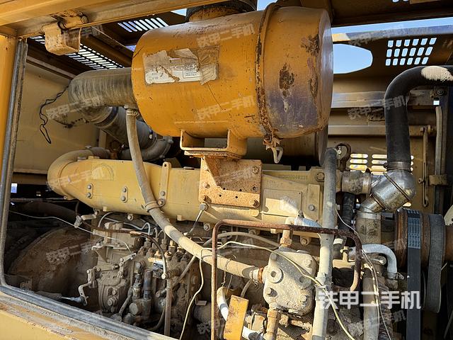 发动机左侧（整机外观及大件）