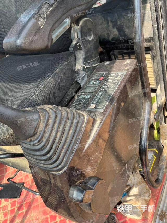 座椅左侧控制台/音响/含左手柄（驾驶室部分）