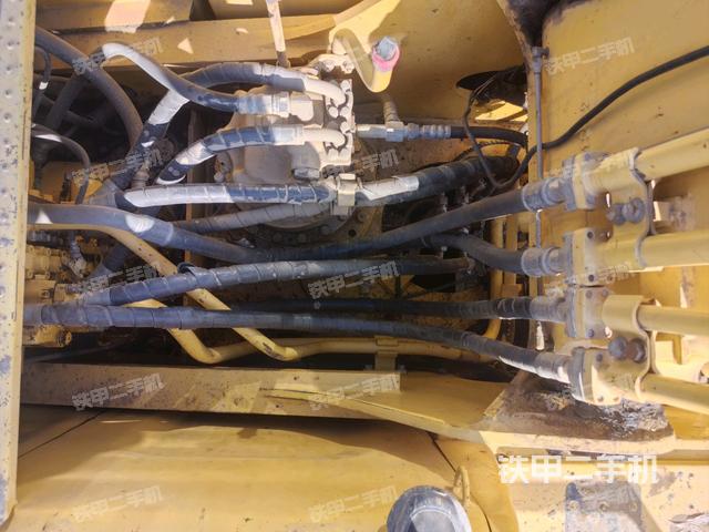 回转马达和主控阀（整机外观）