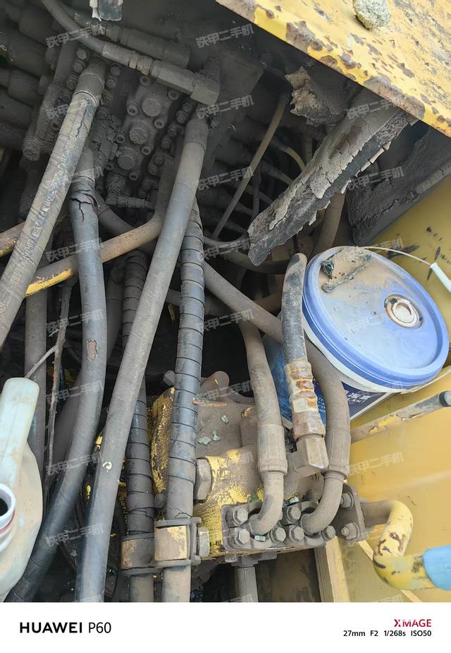 回轉(zhuǎn)馬達(dá)和主控閥（整機(jī)外觀）