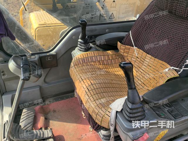 后窗玻璃角标（驾驶室部分）