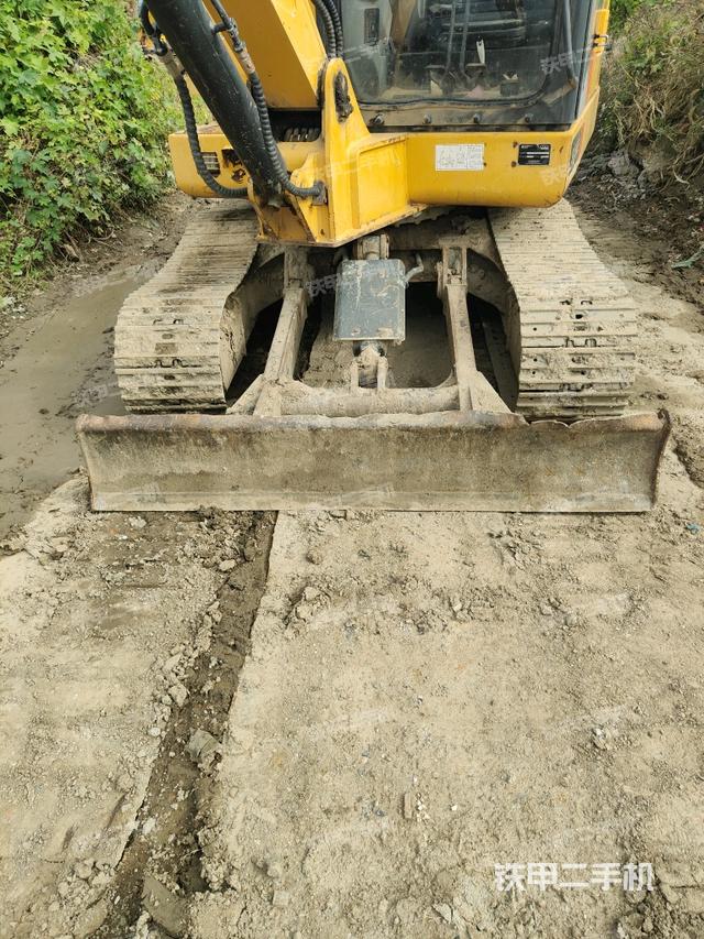 轉(zhuǎn)盤和下車架正前（工作和回轉(zhuǎn)裝置）