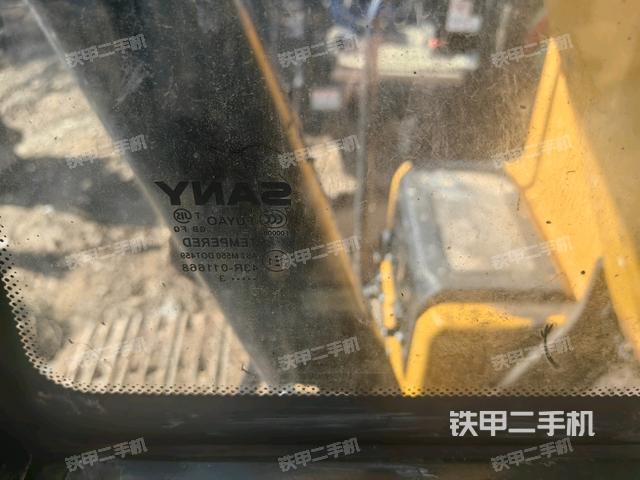 后窗玻璃角标（驾驶室部分）