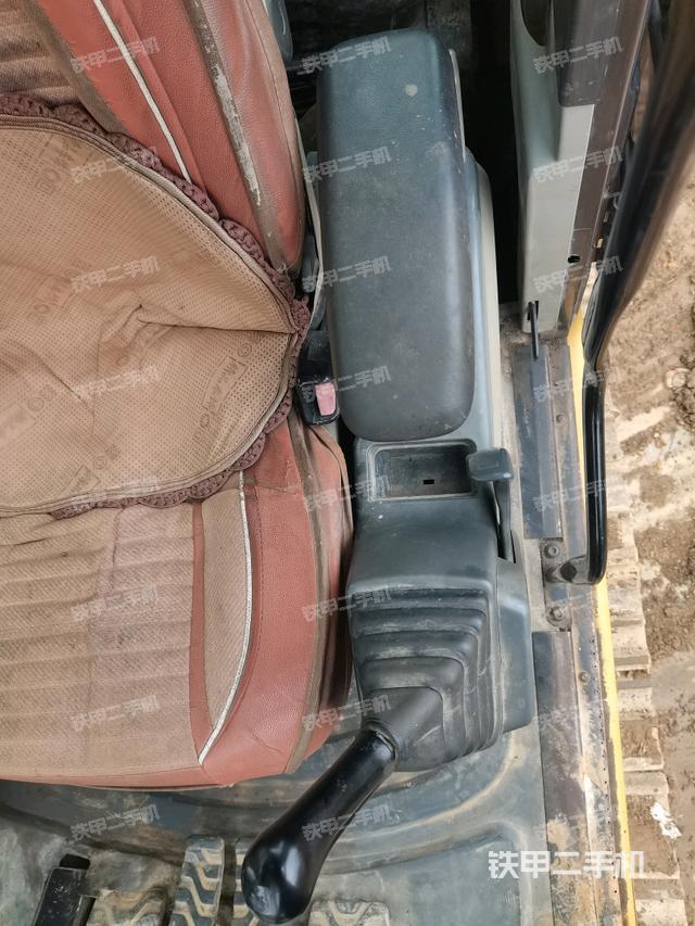 座椅左側(cè)控制臺(tái)/音響/含左手柄（駕駛室部分）